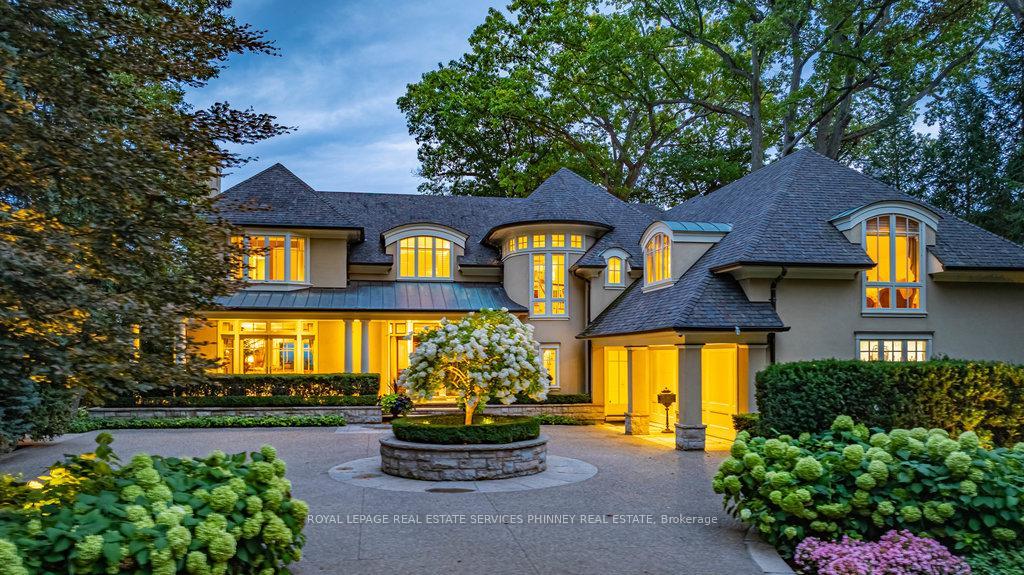 Luxury detached home with mature trees and landscaped grounds in Oakville