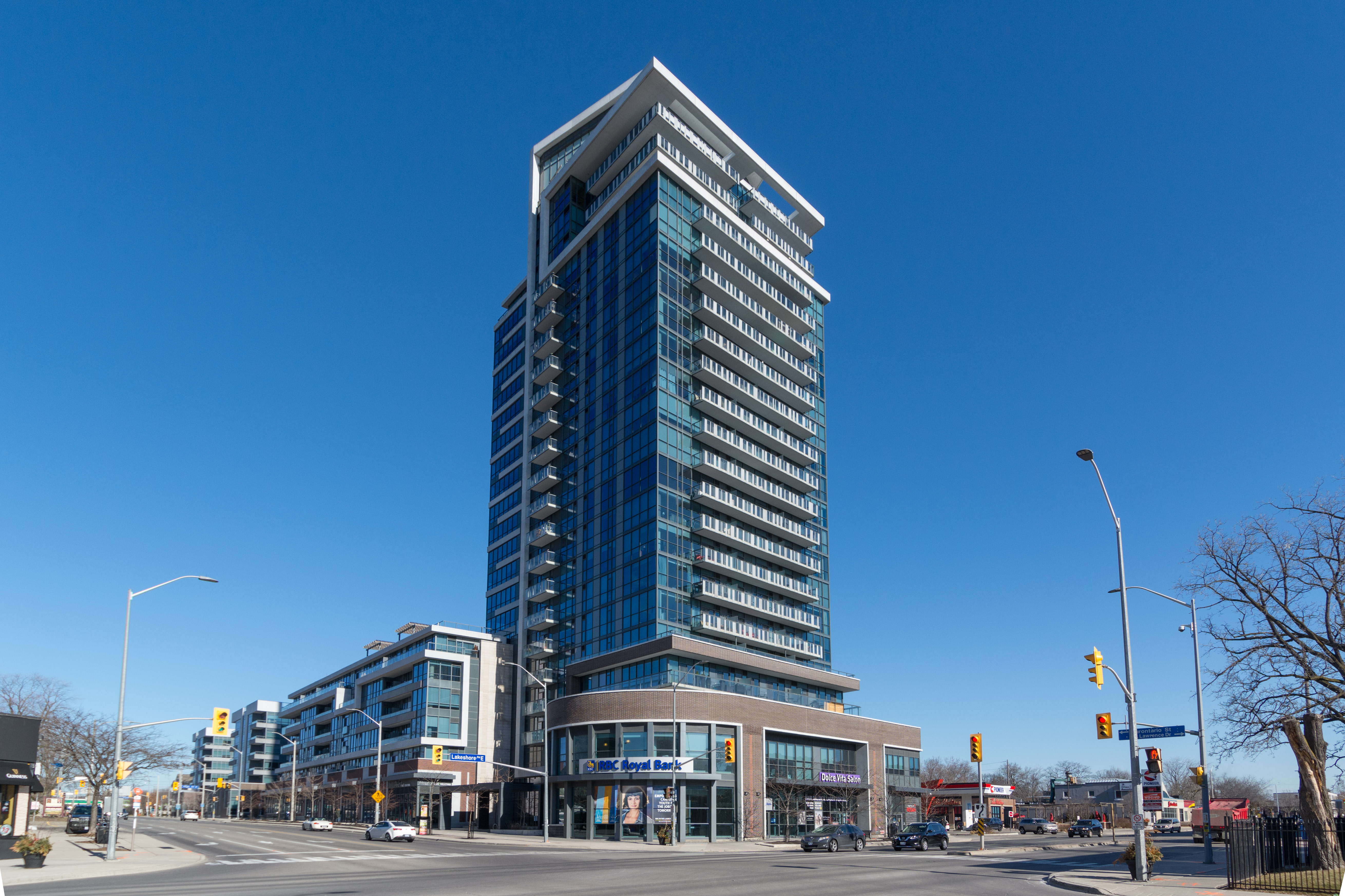 1Hurontario Exterior